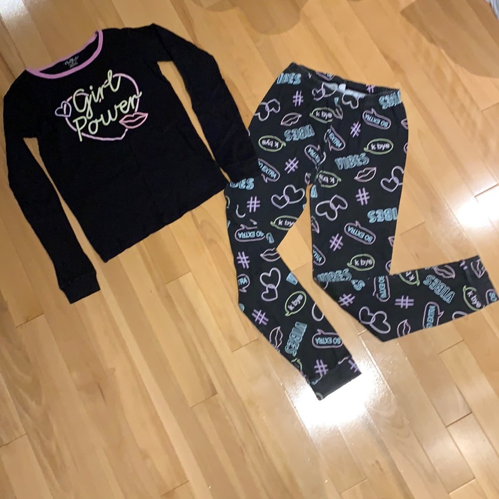 💥2/$30 Girl’s Girl Power Long Sleeve PJ set - size 14